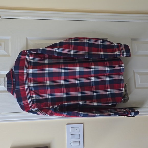 Hollister shirt XL ( slim fit more like L ) - Picture 3 of 3